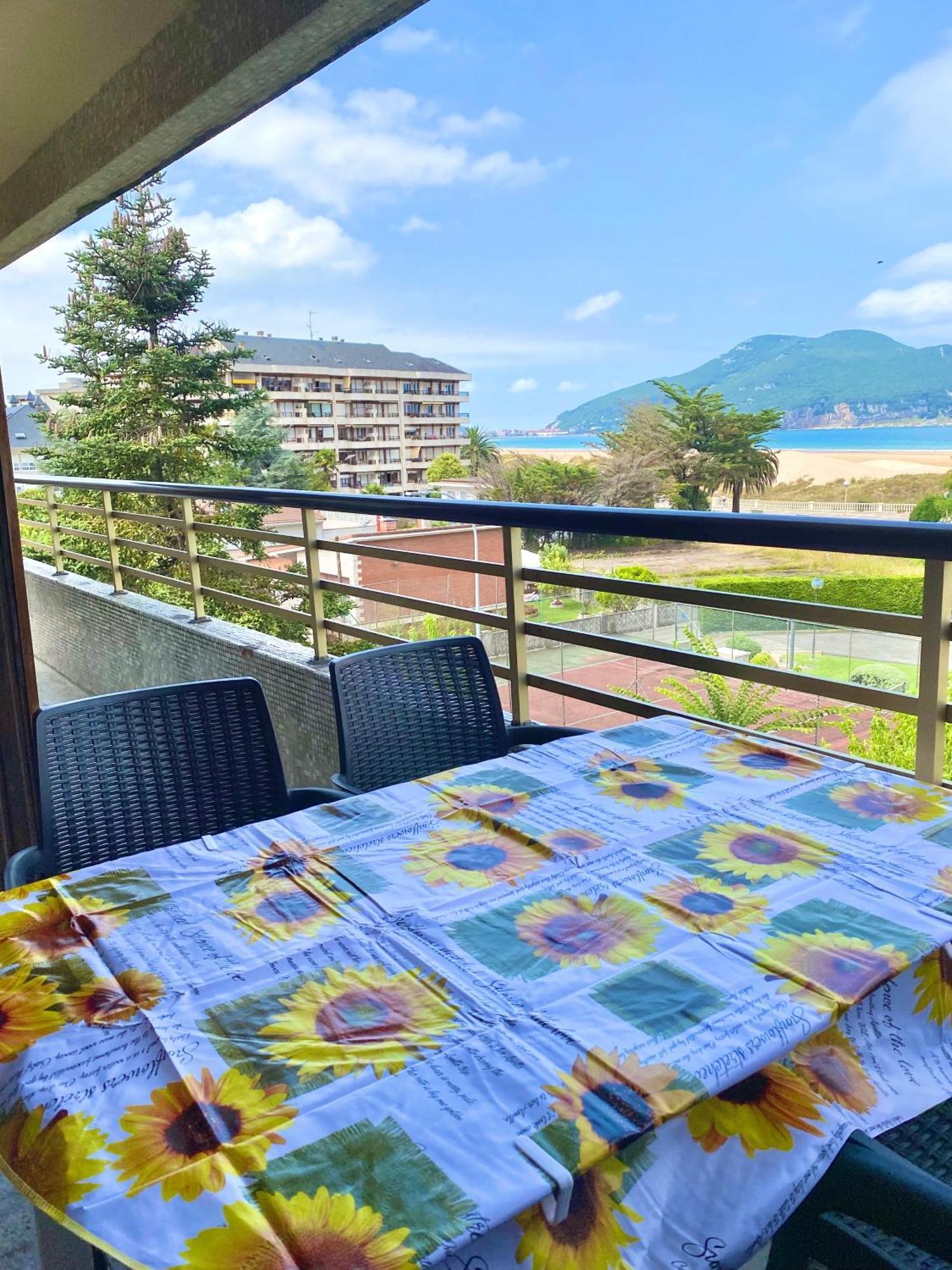 Apartment Laredo Sea Beach Esterno foto